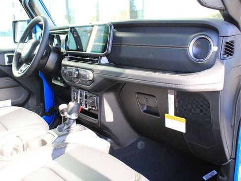 New 2026 Jeep Wrangler Sahara AWD/4WD image 26