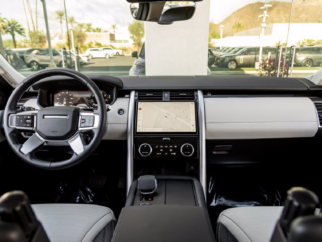 Used 2025 Land Rover Discovery S AWD/4WD image 22