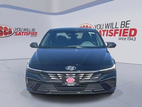 Used 2024 Hyundai Elantra SEL FWD image 2