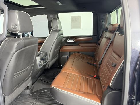 Used 2024 GMC Sierra 2500 Denali Ultimate AWD/4WD image 6