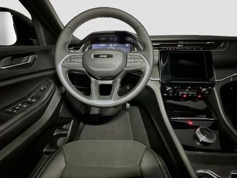 New 2025 Jeep Grand Cherokee L Altitude image 27