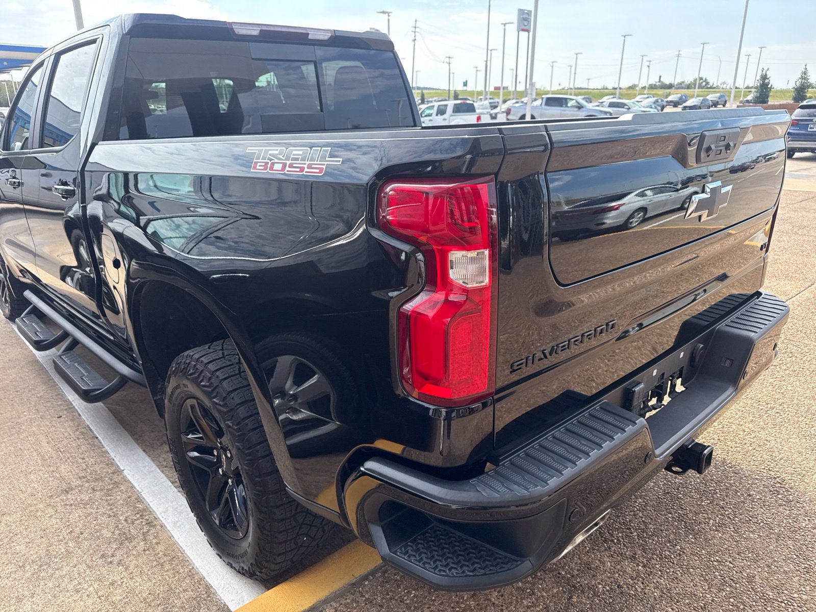 Used 2024 Chevrolet Silverado 1500 LT Trail Boss w/ LT Trail Boss Premium Package AWD/4WD image 10