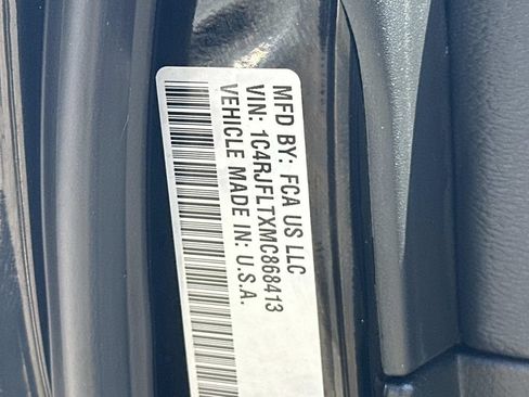 Used 2021 Jeep Grand Cherokee Trailhawk w/ Trailhawk Luxury Group AWD/4WD image 31