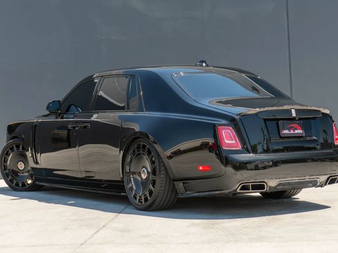 Used 2024 Rolls-Royce Phantom Sedan w/ The Phantom Package RWD image 51
