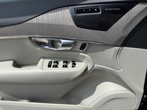 Certified 2023 Volvo XC90 B6 Plus AWD/4WD image 17