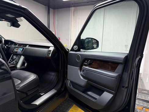 Used 2020 Land Rover Range Rover HSE image 23