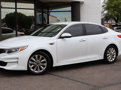 Used 2018 Kia Optima LX w/ Convenience Package image 3