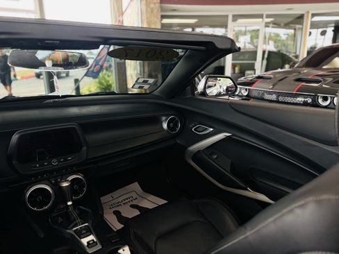 Used 2017 Chevrolet Camaro SS RWD image 41