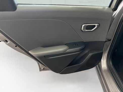 Used 2025 Kia K4 LXS image 27