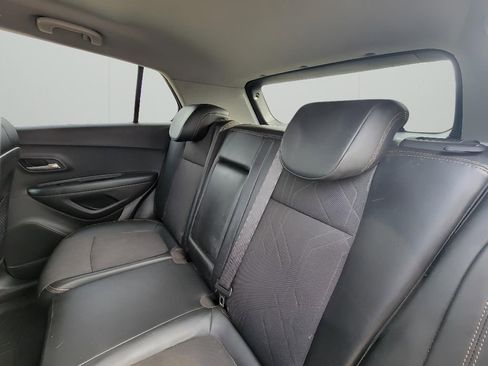 Used 2021 Chevrolet Trax LT w/ LT Convenience Package AWD/4WD image 23