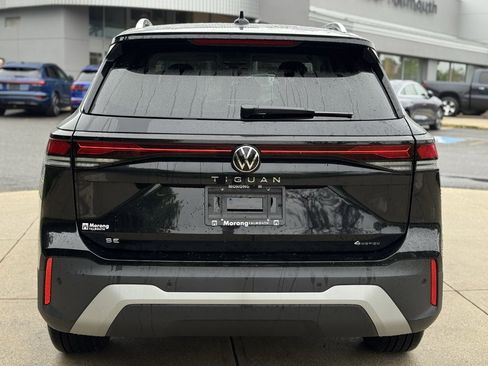 New 2025 Volkswagen Tiguan SE image 10