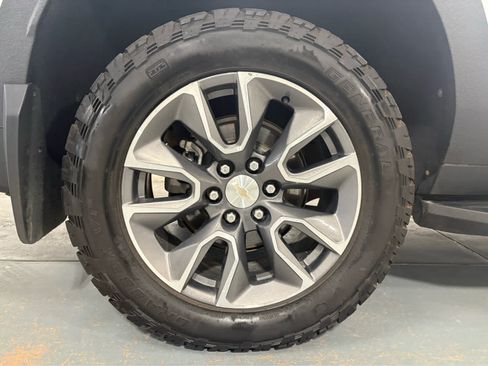 Used 2024 Chevrolet Suburban LT w/ LT Signature Package AWD/4WD image 10