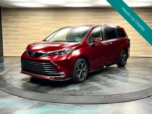 Used 2025 Toyota Sienna Platinum AWD/4WD image 9