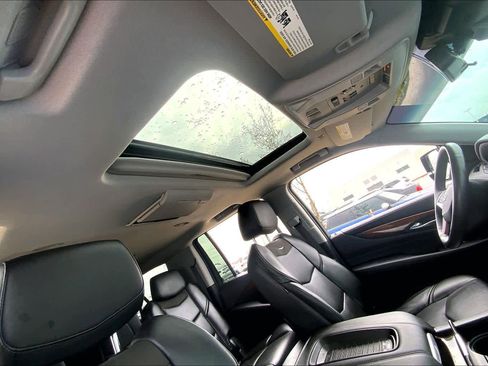 Used 2018 Cadillac Escalade ESV Luxury image 14