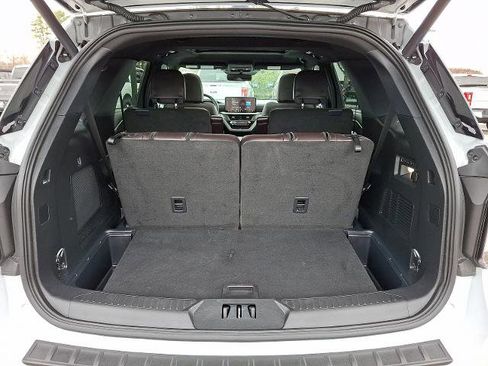 Certified 2025 Ford Explorer Platinum w/ LUX Leather Package image 30