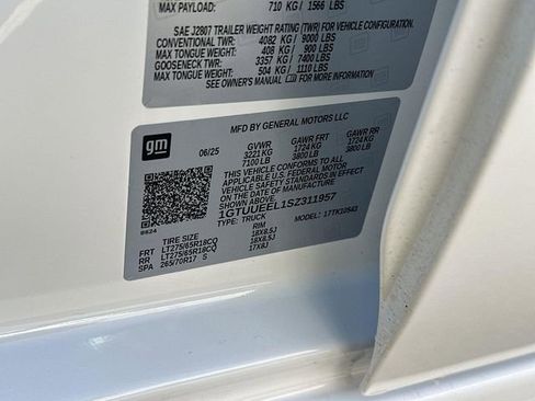 Used 2025 GMC Sierra 1500 AT4 image 34