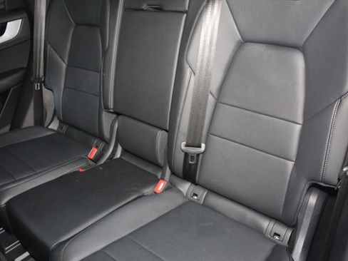 Certified 2025 Porsche Cayenne image 24