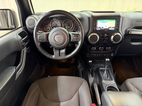 Used 2017 Jeep Wrangler Unlimited Sahara image 27