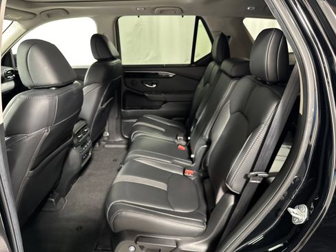 Used 2025 Honda Pilot Touring image 5