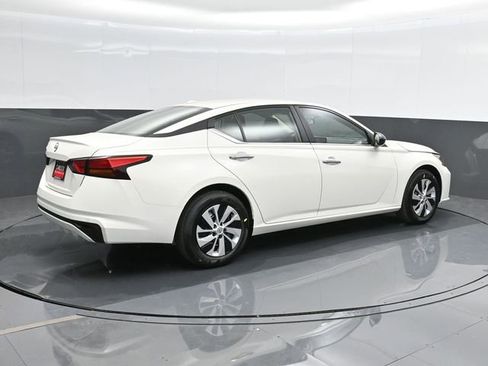 Used 2025 Nissan Altima 2.5 S FWD image 3