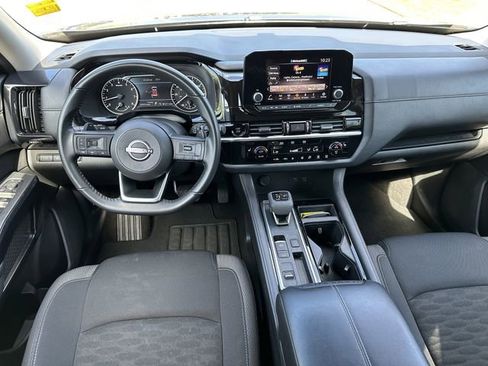 Certified 2025 Nissan Pathfinder SV FWD image 25