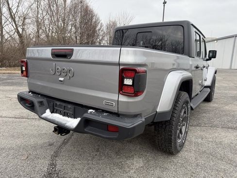 Used 2020 Jeep Gladiator Overland image 3