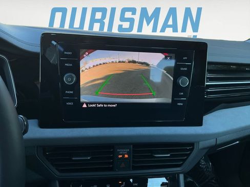 Used 2025 Volkswagen Jetta SE image 21