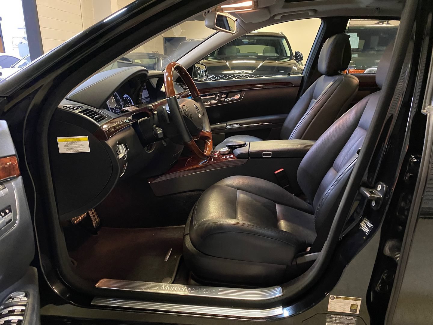 Used 2010 Mercedes-Benz S 550 4MATIC image 23