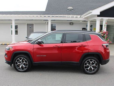 Used 2025 Jeep Compass Limited AWD/4WD image 5