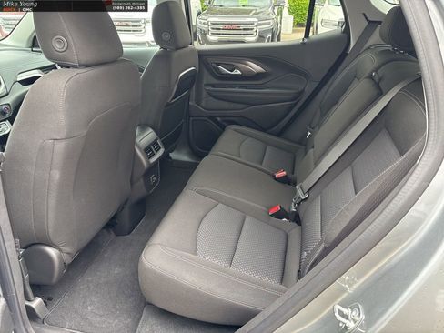 Used 2024 GMC Terrain SLE w/ Driver Convenience Package FWD image 12