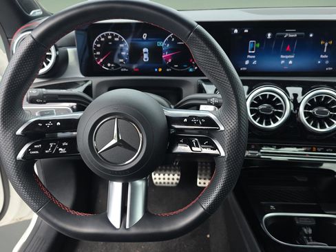 Used 2024 Mercedes-Benz CLA 250 4MATIC image 15