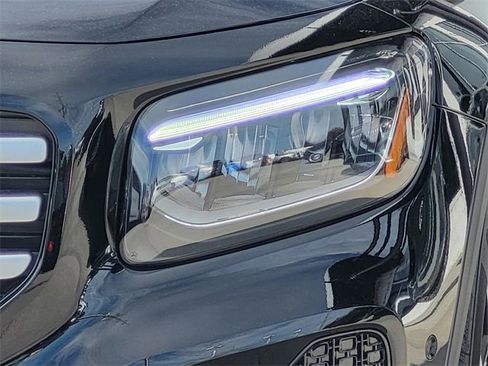 New 2025 Mercedes-Benz GLB 250 4MATIC image 37
