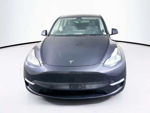 Used 2024 Tesla Model Y Long Range AWD/4WD image 2