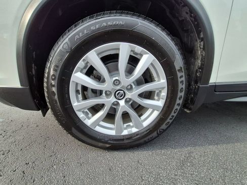 Used 2018 Nissan Rogue SV AWD/4WD image 9