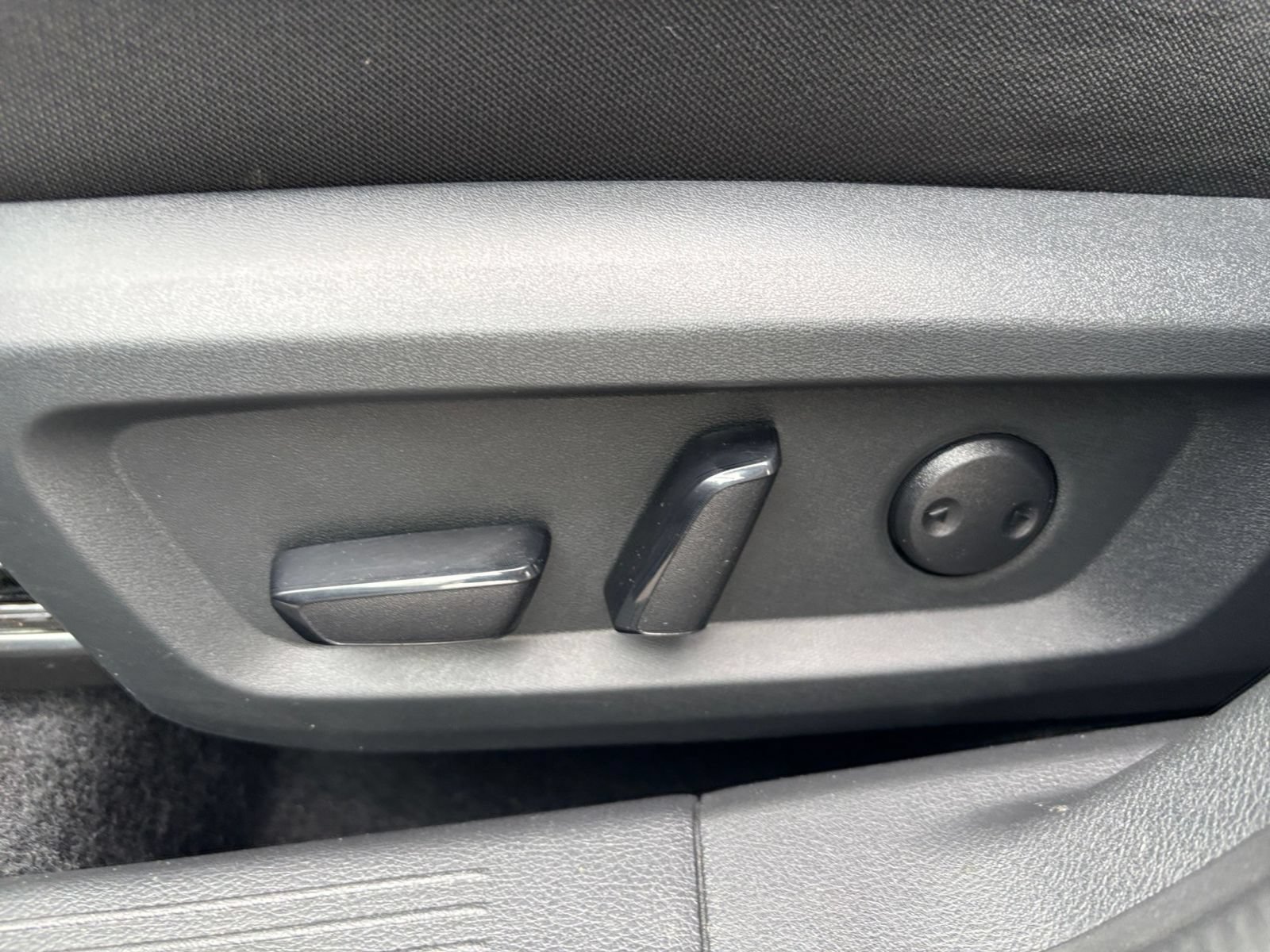 Used 2025 Nissan Rogue SV FWD image 21