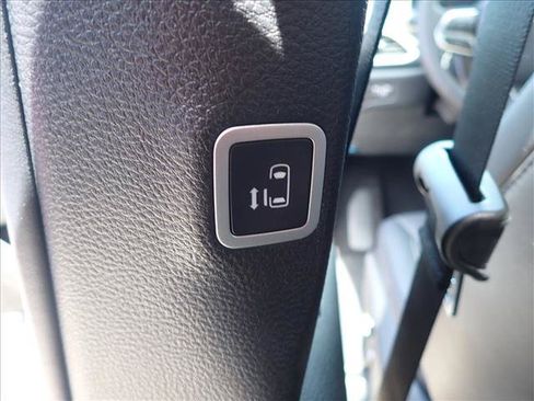 New 2027 Chrysler Pacifica Select FWD image 11