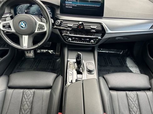 Used 2023 BMW 530e w/ M Sport Package image 14