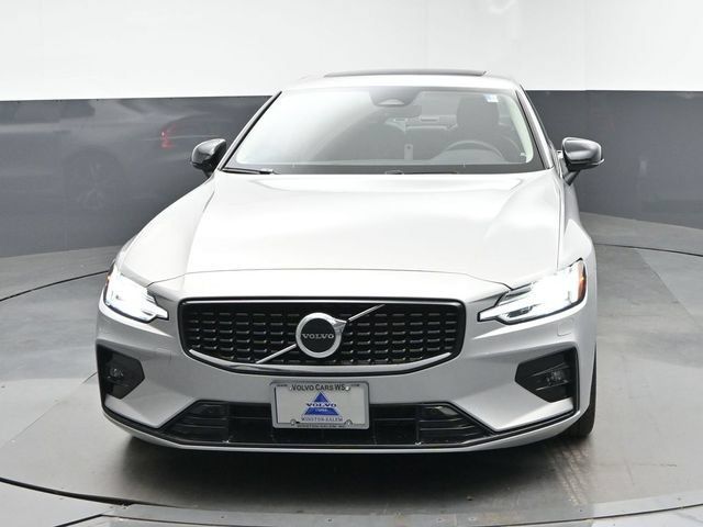 Used 2023 Volvo S60 B5 Core w/ Climate Package FWD image 3