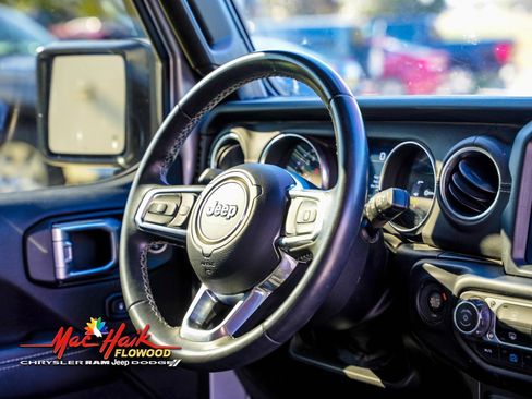 Used 2022 Jeep Wrangler Unlimited Sahara image 16