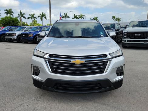 Used 2022 Chevrolet Traverse LT FWD image 2