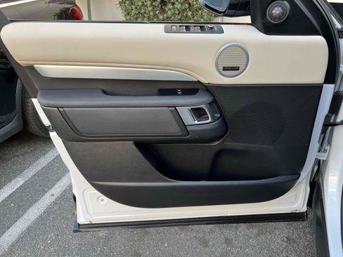 Used 2020 Land Rover Discovery Landmark image 62