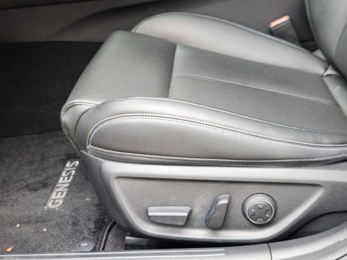 Used 2023 Genesis G70 2.0T image 25