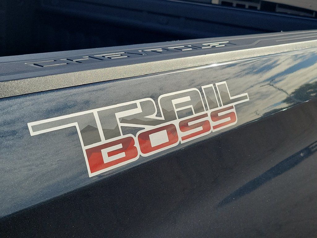 Used 2021 Chevrolet Silverado 1500 LT Trail Boss w/ Convenience Package II AWD/4WD image 37