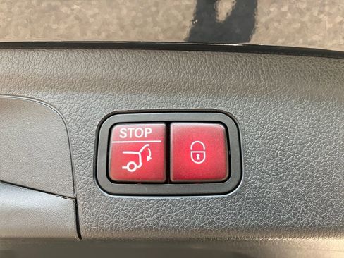 Used 2025 Mercedes-Benz GLE 350 4MATIC image 33