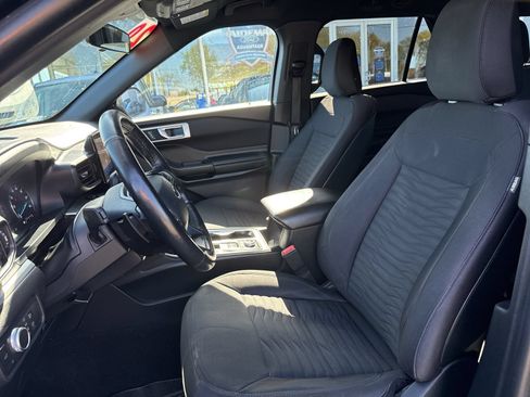 Used 2020 Ford Explorer XLT w/ Comfort Package AWD/4WD image 3