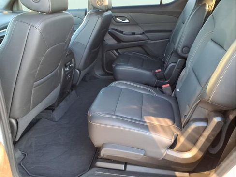 Used 2023 Chevrolet Traverse LT FWD image 17