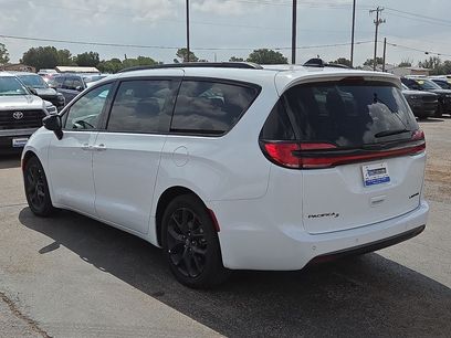 Used 2025 Chrysler Pacifica Limited