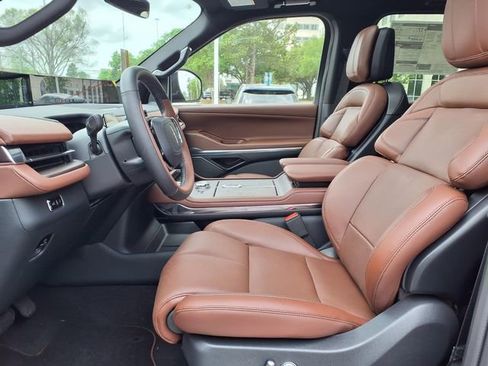 New 2026 Lincoln Navigator L Reserve AWD/4WD image 7