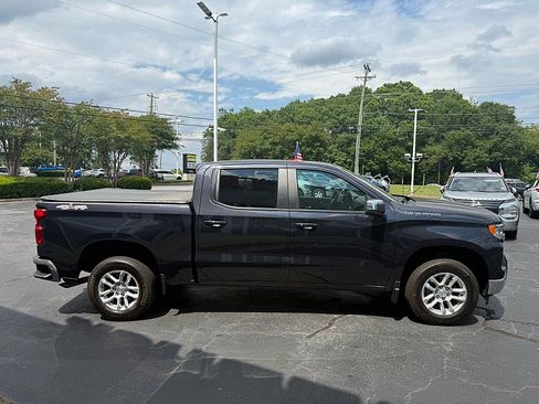 Used 2023 Chevrolet Silverado 1500 LT AWD/4WD image 2