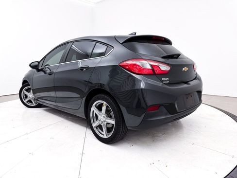 Used 2018 Chevrolet Cruze LT image 2